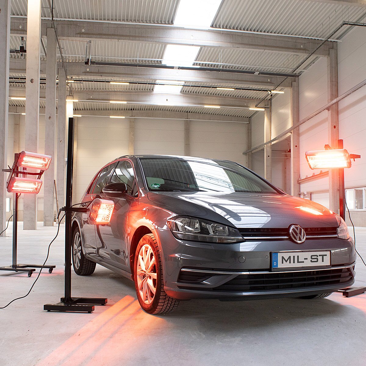 STAHLWERK Infrarot Lacktrockner IL-2400 ST mit 2.400 Watt und Stativ, leistungsstarker Infrarottrockner / IR Strahler / IR Trockner zum professionellen Trocknen von Autolack, Grundierungen uvm.