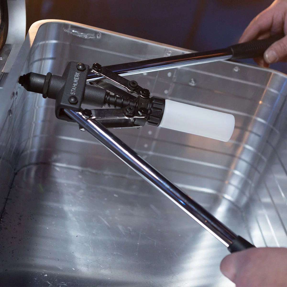 Acciaio in acciaio Rivet da 1000 parti di rivetti ciechi impostati in una pratica scatola di plastica | Rivet realizzati in alluminio in 4 dimensioni diverse | Rivet pop per l'uso con Nietziers