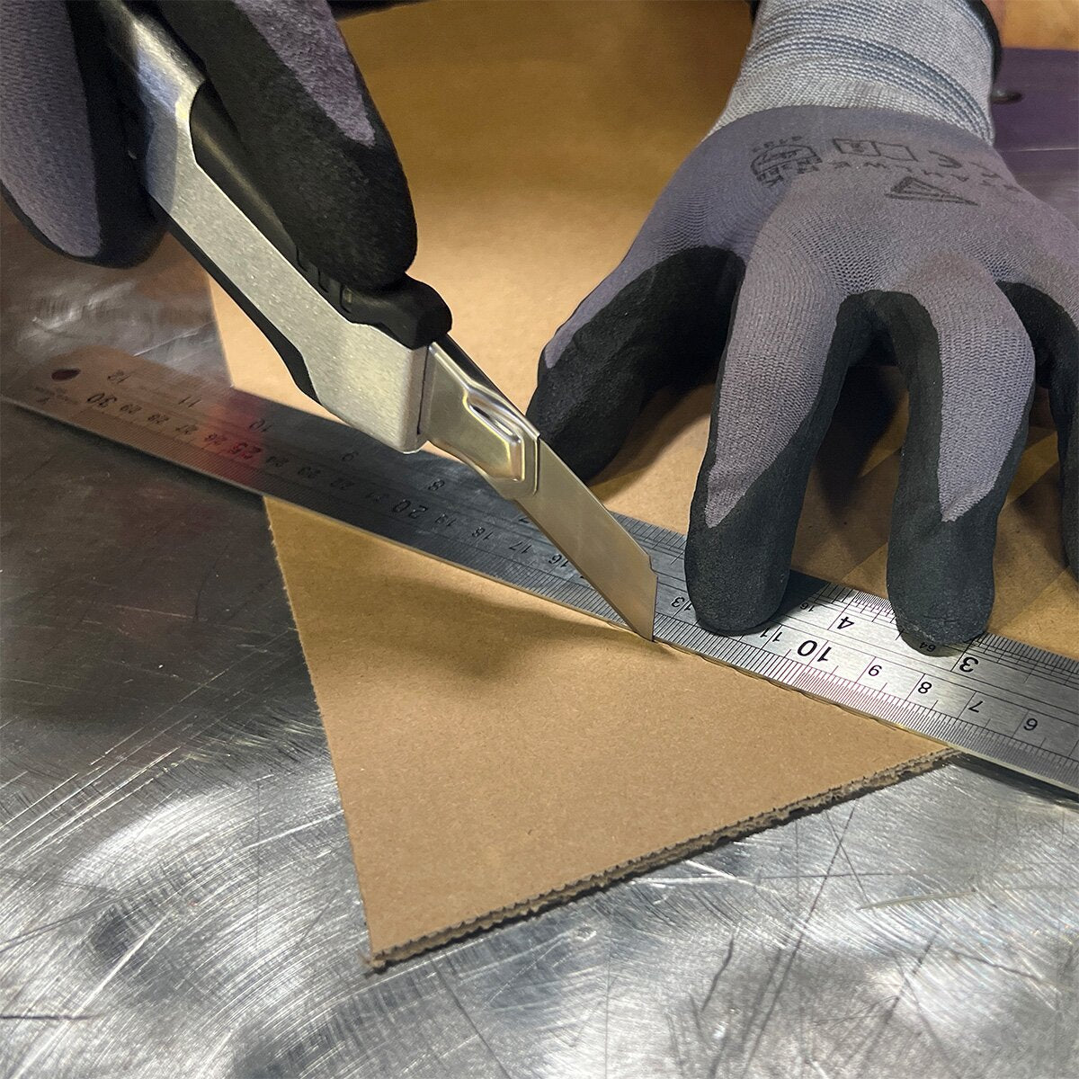 STAHLWERK Premium-Cuttermesser PCM-182 ST 3er Set mit 18 mm Abbrechklingen Profi Cutter | Teppichmesser | Sicherheitsmesser | Paketmesser | Kartonmesser