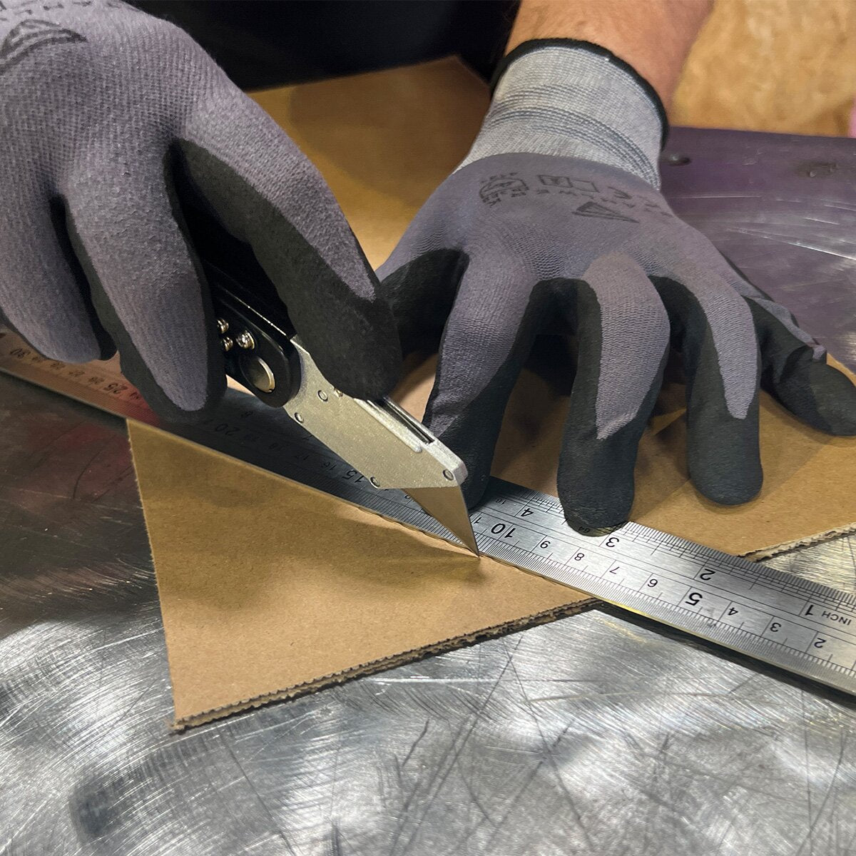 STAHLWERK Cuttermesser 4er Set mit Ersatzklingen Profi Cutter | Teppichmesser | Sicherheitsmesser | Paketmesser | Kartonmesser