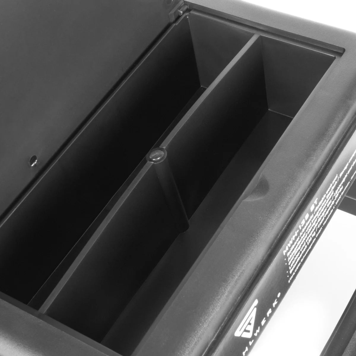 Sgabello da officina STAHLWERK MWH-135 ST | Capacità di carico 135 kg | Sedile da officina arrotolabile con ruote piroettanti e scomparto interno | Sedia da officina leggera | Robusto sgabello da officina con vani portaoggetti