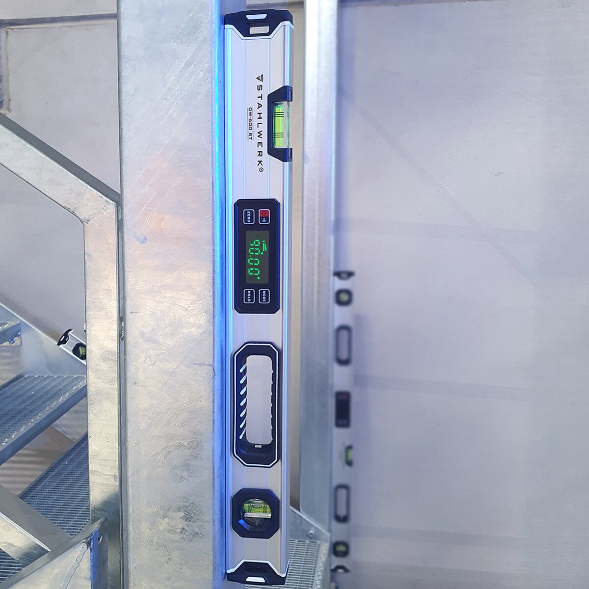 Steelworks Digital Water Scale DW-600 ST en aluminium avec une échelle directionnelle magnétique de longueur de 600 mm | Échelle de l'eau de l'aimant | Échelle d'eau en aluminium | Échelle d'eau numérique | Couteau en linge