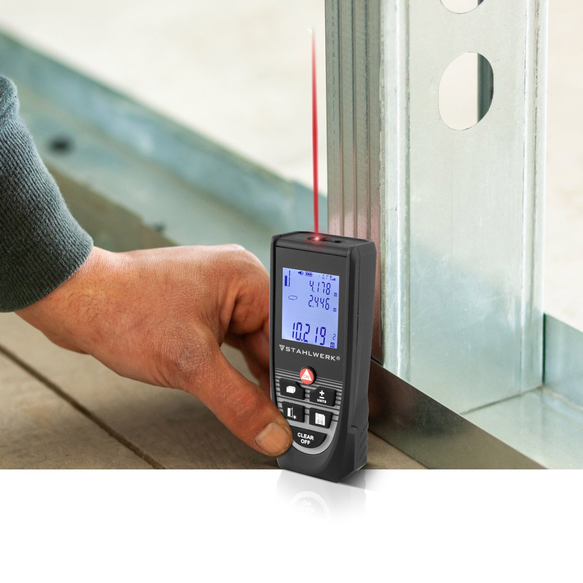 Telémetro láser STAHLWERK LE-80 ST Medidor de distancia de hasta 80 m con pantalla digital LCD iluminada, medidor de distancias y telémetros para medir distancias y volúmenes con precisión en obras o en interiores