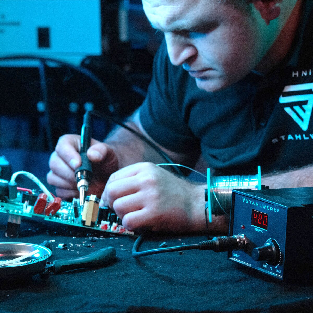 Steelworks LS22-ST soldering station with 22 watts